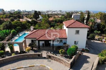 KKTC GİRNE BELLAPAİS BÖLGE 5+1 VİLLA YÜZME HAVUZLU
