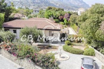 Girne Lapta'da 1070m2 Arsa Büyüklüğü İçerisinde, Özel Yüzme Havuzlu, Tek Katlı Satılık Müstakil Villa