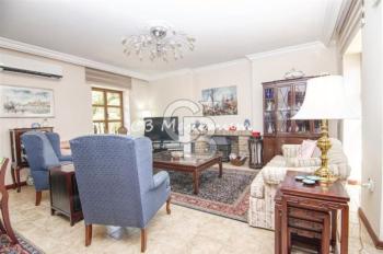 Girne Lapta'da 1070m2 Arsa Büyüklüğü İçerisinde, Özel Yüzme Havuzlu, Tek Katlı Satılık Müstakil Villa