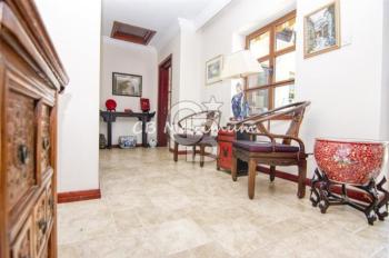 Girne Lapta'da 1070m2 Arsa Büyüklüğü İçerisinde, Özel Yüzme Havuzlu, Tek Katlı Satılık Müstakil Villa