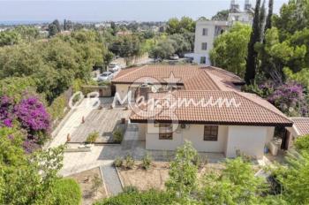 Girne Lapta'da 1070m2 Arsa Büyüklüğü İçerisinde, Özel Yüzme Havuzlu, Tek Katlı Satılık Müstakil Villa