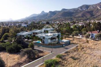 Kıbrıs Girne Ozanköy `de Satılık 4+1 Villa