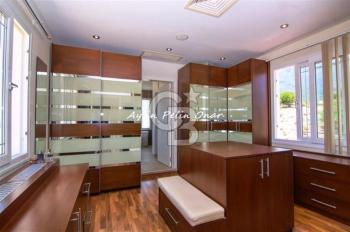 Girne ayaklarınızın altında! 5 odalı kapanmaz manzaralı villa