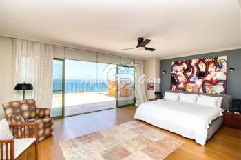 7-Room Beachfront villa for sale in Kyrenia, TRNC