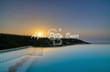 7-Room Beachfront villa for sale in Kyrenia, TRNC