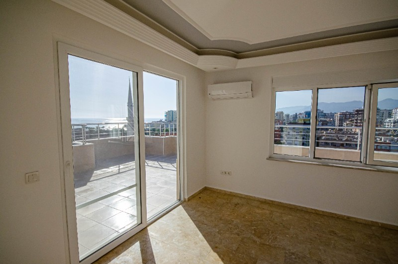4+1 240 M² Dublex Centrally Positioned Luxury Apartment with Sea View in Alanya / Mahmutlar