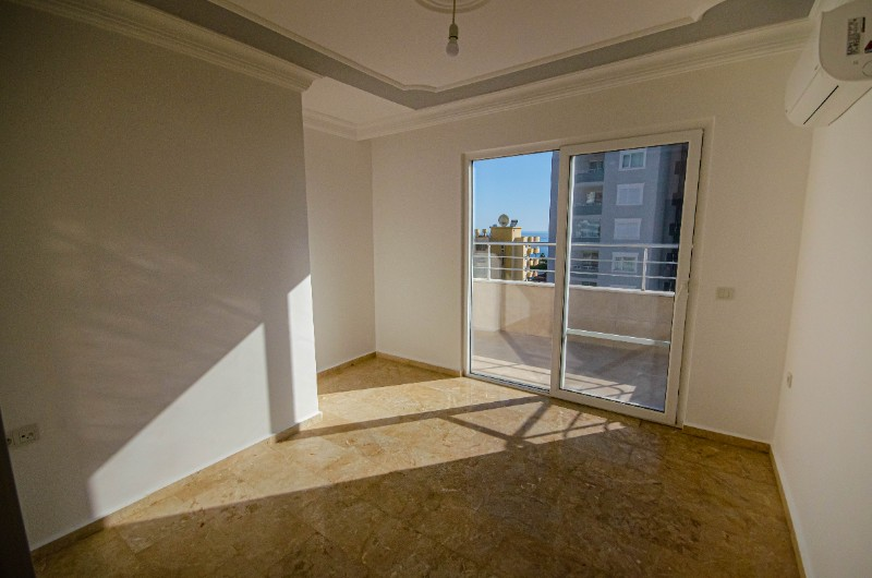 4+1 240 M² Dublex Centrally Positioned Luxury Apartment with Sea View in Alanya / Mahmutlar