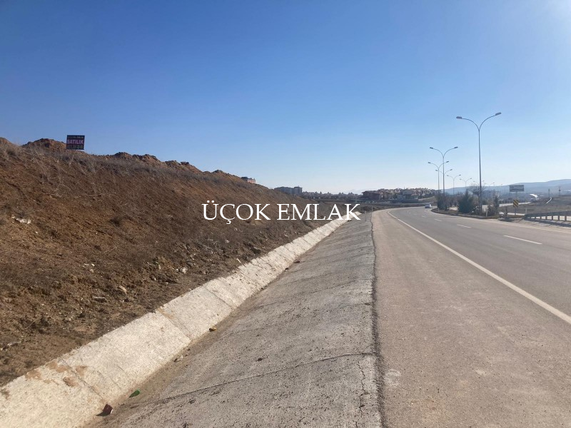 AFYON ÜÇOK EMLAKTAN GAZLIGÖL ANAYOL ÜZERİ SATILIK TURİZM ARSASI