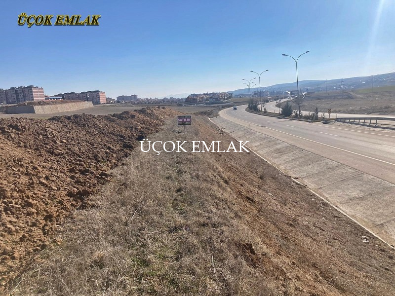 AFYON ÜÇOK EMLAKTAN GAZLIGÖL ANAYOL ÜZERİ SATILIK TURİZM ARSASI