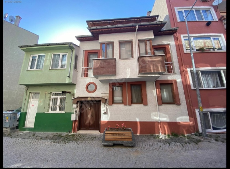 DijitalEmlak’tan Mudanya Merkezinde Mütarekeye yakın Satılık 3 Katlı Müstakil Ev