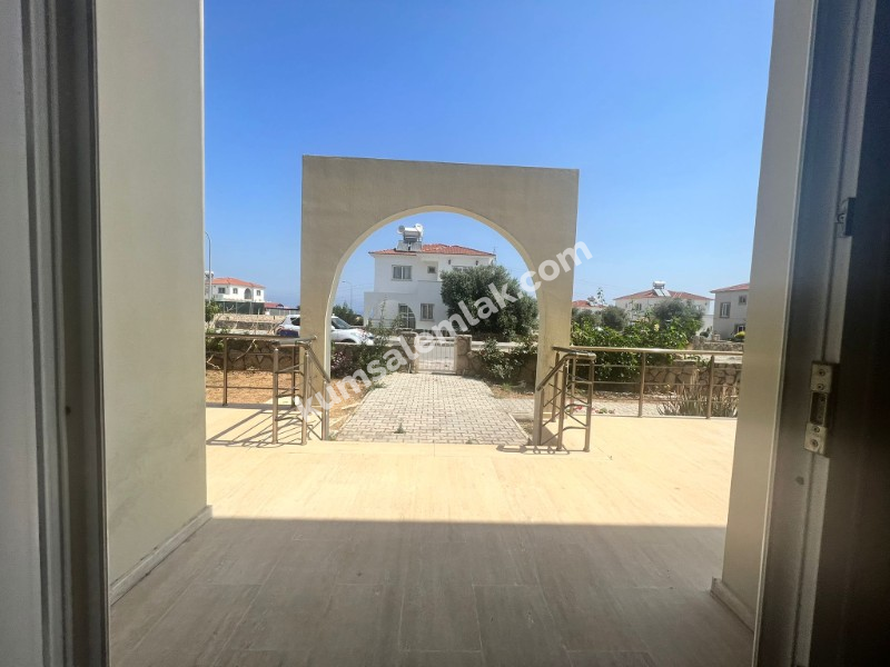 GİRNE / ALAGADİ BÖLGESİNDE GENİŞ BAHÇE İÇERİSİNDE KÖŞE ÜZERİNDE MÜSTAKİL EV  4+1 