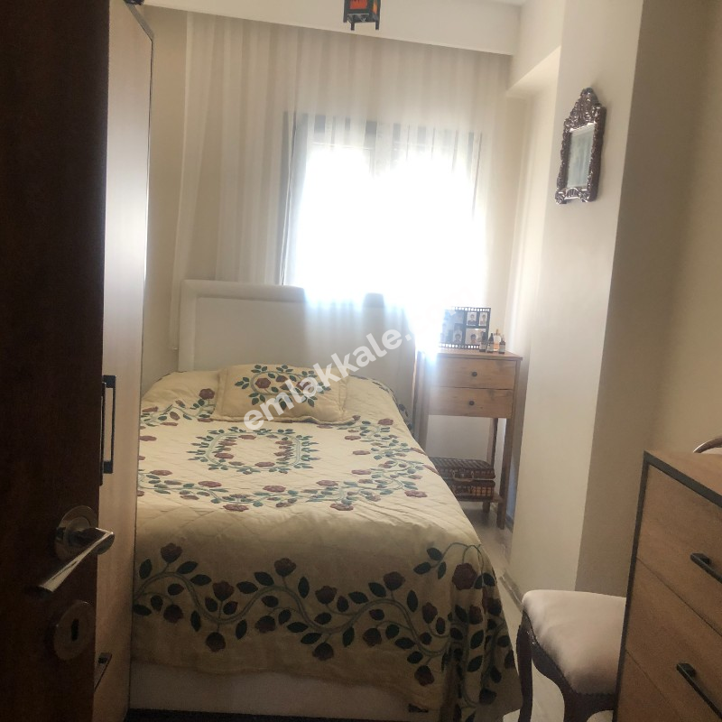 İZMİR KARŞIYAKA NERGİZ FİKRİ ALTAYDA SATILIK 2+1 DAİRE