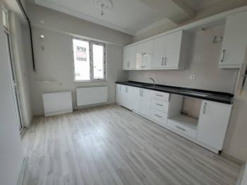 GÜVENAY - ÇORUM ULUKAVAK MAH. ÖZGÜREVLER'DE SATILIK DAİRE 