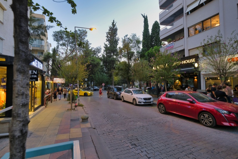 Süvari Caddesinde 3+1  Satılık Daire