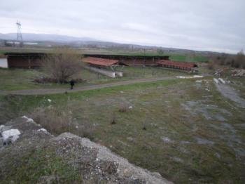 GÜVENAY - ÇORUM ALACA KAVŞAĞI İLERİSİ TARHAN CİVARINDA 8 DÖNÜM ÇİFTLİK