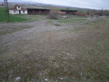 GÜVENAY - ÇORUM ALACA KAVŞAĞI İLERİSİ TARHAN CİVARINDA 8 DÖNÜM ÇİFTLİK