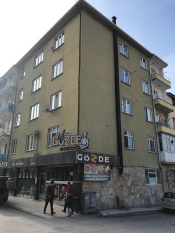 GÜVENAY - ÇORUM ALBAYRAK CADDESİNDE DÜKKAN + 8 DAİRE KOMPLE SATILIK BİNA 