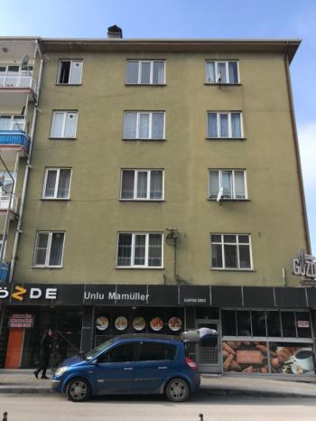 GÜVENAY - ÇORUM ALBAYRAK CADDESİNDE DÜKKAN + 6 DAİRE KOMPLE SATILIK BİNA 