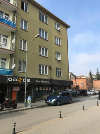 GÜVENAY - ÇORUM ALBAYRAK CADDESİNDE DÜKKAN + 6 DAİRE KOMPLE SATILIK BİNA 