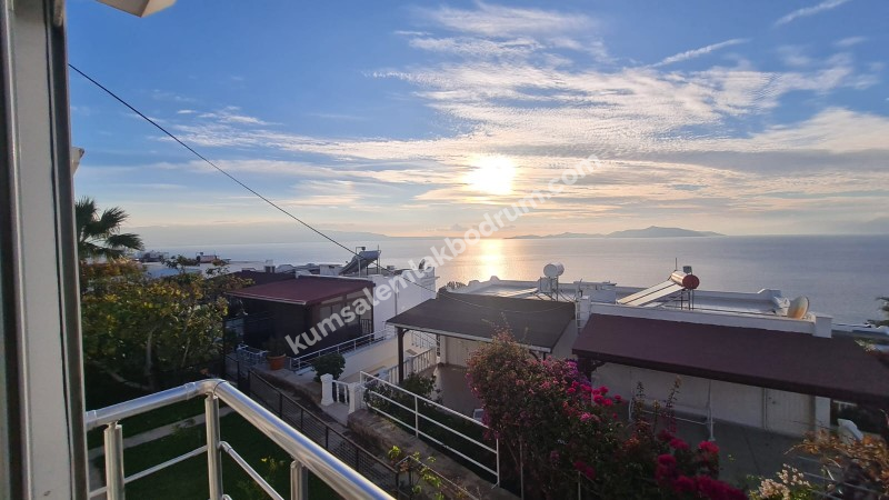 Bodrum Akyarlar'da Günbatımı sitesinde satılık deniz manzaralı villa