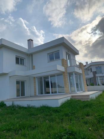 Yeşiltepe’de satılık 3+1 Deniz manzaralı villa