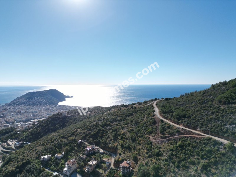 ALANYA TEPE MAHALLESİNDE VİLLA ARSASI