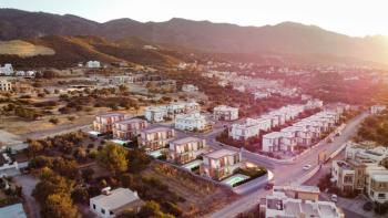 TEK YETKİLİ KIBRIS GİRNE ALSANCAK TA  DENİZ MANZARALI  ÖZEL HAVUZLU ÇOK ÖZEL 4+1 VİLLALAR
