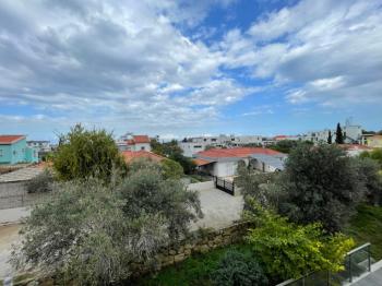 KIBRIS GİRNE ALSANCAK TA ANA CADDEYE YÜRÜME MESAFESİNDE HAVUZLI 1+1 DUBLEX DAİRE