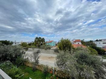 KIBRIS GİRNE ALSANCAK TA ANA CADDEYE YÜRÜME MESAFESİNDE HAVUZLI 1+1 DUBLEX DAİRE