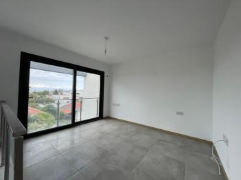  KIBRIS GİRNE ALSANCAK TA ANA CADDEYE YÜRÜME MESAFESİNDE HAVUZLI 1+1 DUBLEX DAİRE