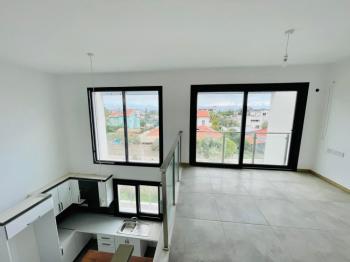  KIBRIS GİRNE ALSANCAK TA ANA CADDEYE YÜRÜME MESAFESİNDE HAVUZLI 1+1 DUBLEX DAİRE