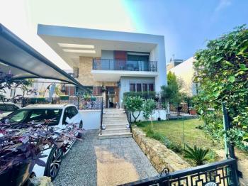 Luxury 4+1 villa with private pool for sale in Alsancak