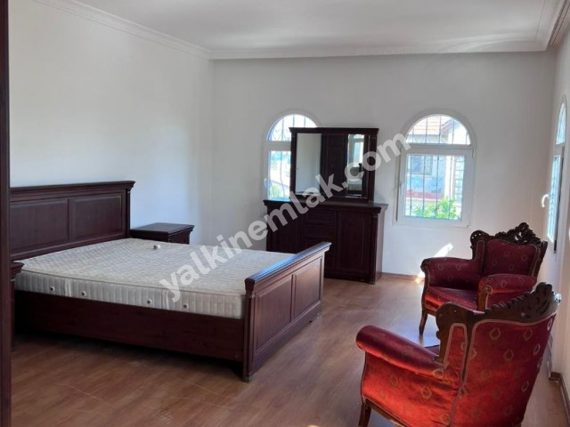 Girne Çatalkoyde satılık 3 yatak odalı + çocuk oyun odası , bahcesı çok güzel lüx villa
