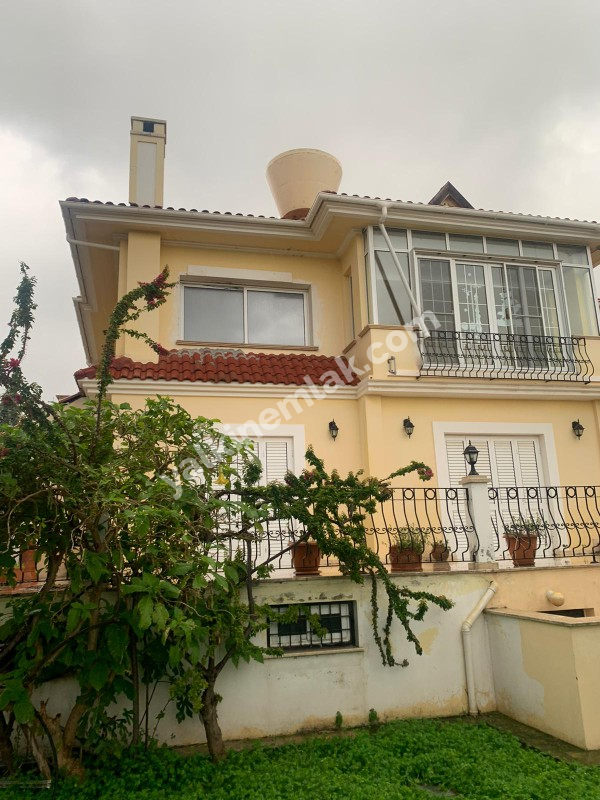 Çatalköy’de satılık 1,5 dönümüm içinde 450 m2 ev