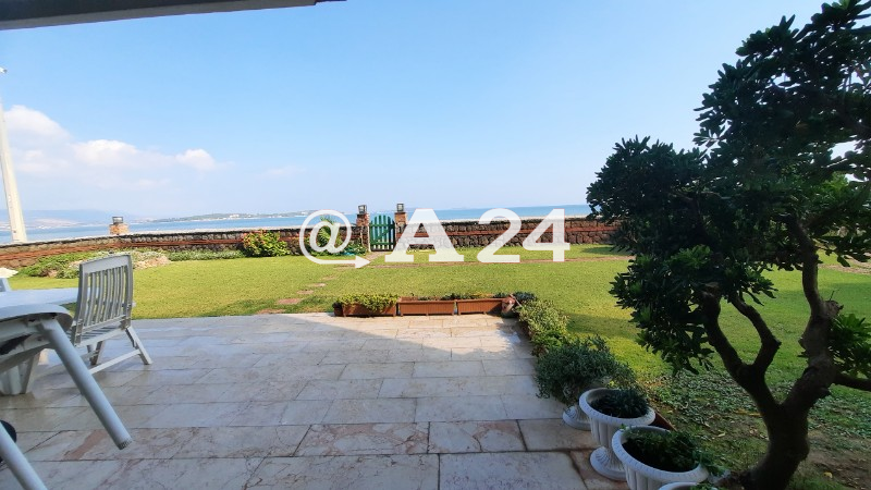 Urla Kalabak'ta Satılık Denize Sıfır Site içinde Muhteşem Villa