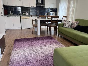 KONYAALTI HURMA MAHALLESİNDE EŞYALI KİRALIK 2+1 DAİRE