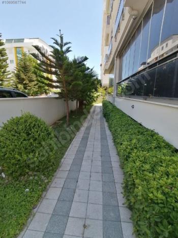 KONYAALTI HURMA MAHALLESİNDE EŞYALI KİRALIK 2+1 DAİRE