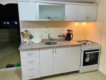 KONYAALTI PINARBAŞI MAHALLESİNDE EŞYALI KİRALIK 1+1 DAİRE