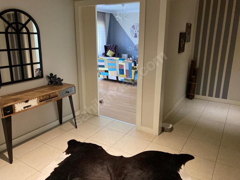 KONYAALTI ULUÇ MAHALLESİNDE EŞYALI KİRALIK 3+1 DAİRE