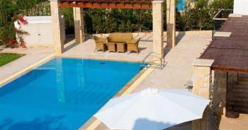 Antalya Konyaaltın’da lüks  havuzlu kiralık villa