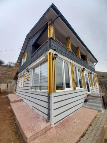 Güvenay - Çorum Ayarık Bağlarında Satılık Bağ Evi