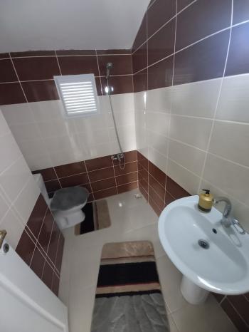 Güvenay - Çorum Ayarık Bağlarında Satılık Bağ Evi