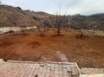 Güvenay - Çorum Ayarık Bağlarında Satılık Bağ Evi