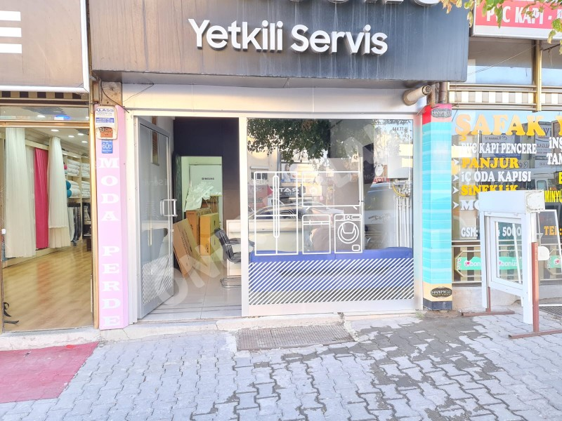 ÖNER!YORUZ...MERKEZDE DENİZ BANKASI KARŞISI SATILIK KİRACILI DÜKKAN...