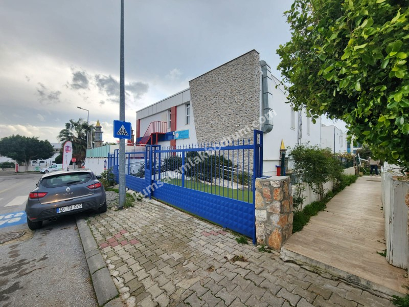 Bodrum Konacık'ta Anayol üzeri satılık 2 katlı müstakil bina