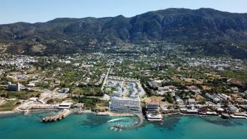 Kıbrıs Girne Lapta da Denize Sıfır Özel Yüzme Havuzlu Ödeme planlı Muhteşem 3+1 Villalar