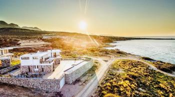 Kıbrıs Girne Esentepe de Denize Sıfır Ful Deniz manzaralı Muhteşem 3+1 Villalar