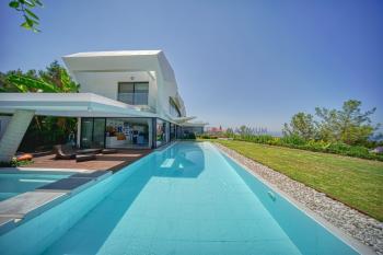 Tasarım Ödüllü Kıbrıs Girne Çatalköy dağ ve deniz manzaralı satılık 4+1 villa