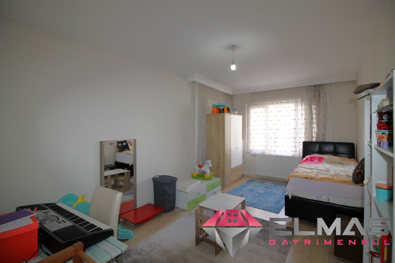 Elmas'tan Cumhuriyet’te Cephesi Açık Bağımsız Sitesi İçi 3+1