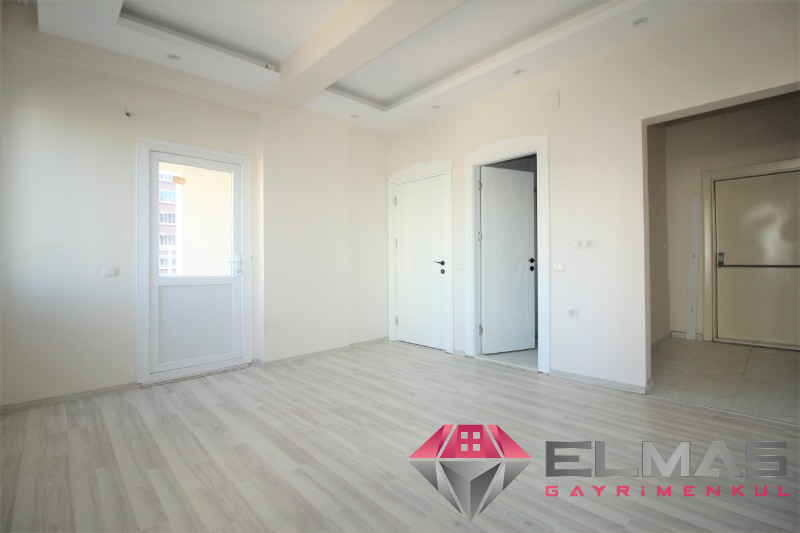 Elmas'tan Akdeniz Mah.De Siteiçi Geniş Metraj 4+1
